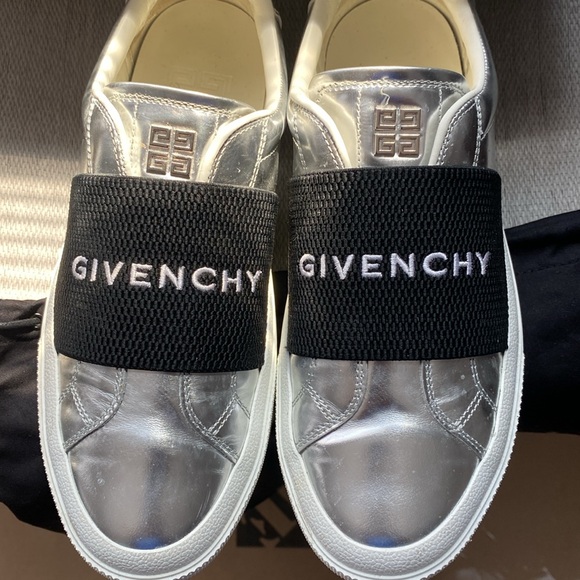 Designer sneakers Size 9, gentle worn twice. I needed a bigger size, sad to sell - Picture 4 of 16